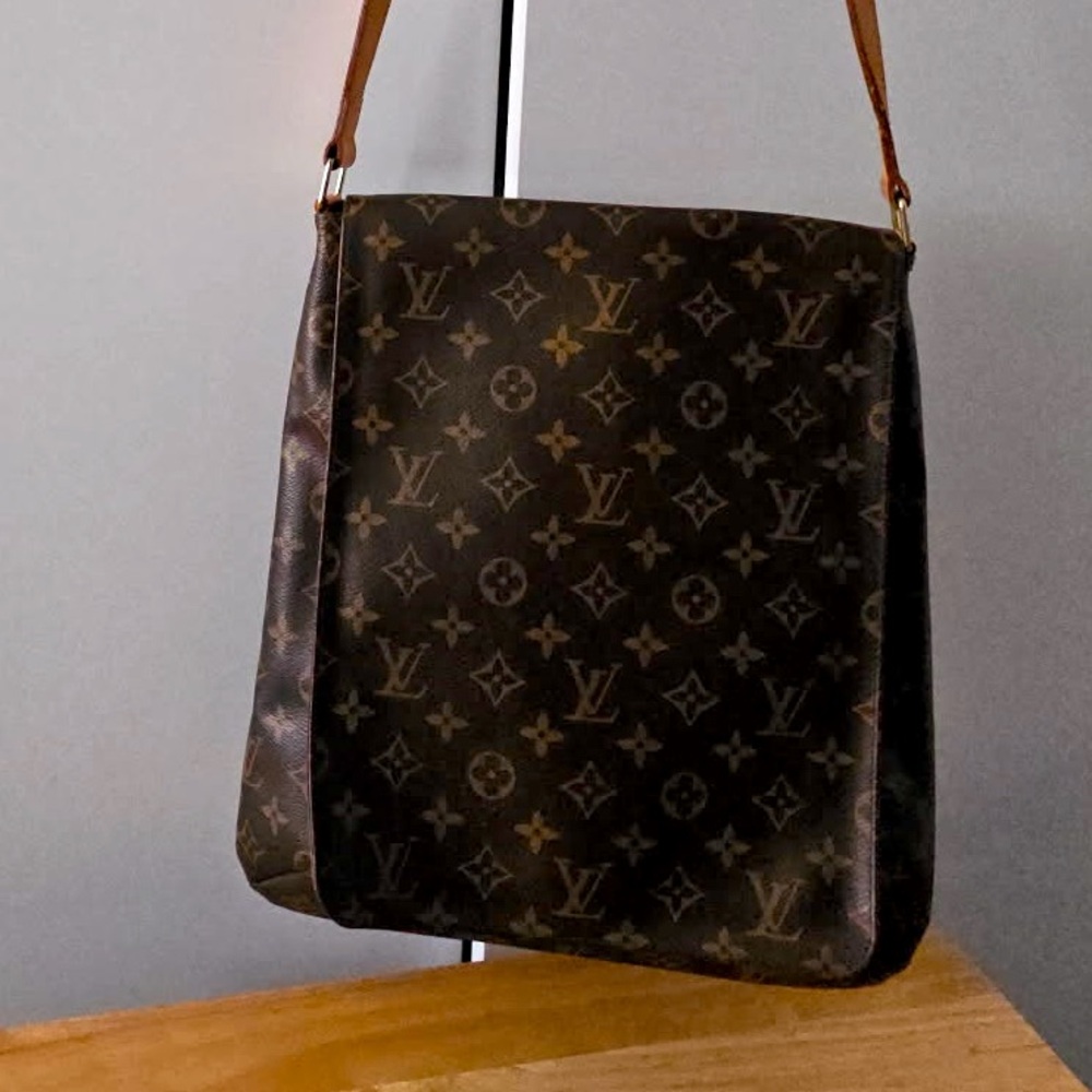 Louis Vuitton Vintage Messenger Shoulder Bag